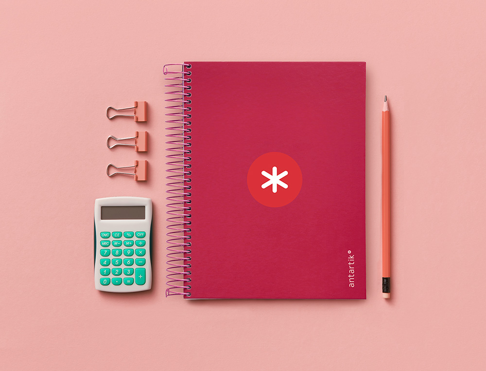 CAHIER SPIRALE ANTARTIK A5 14,8X21CM 240P 90G/M2 5X5MM 6 TROUS COIL-LOCK COLORIS FRAMBOISE