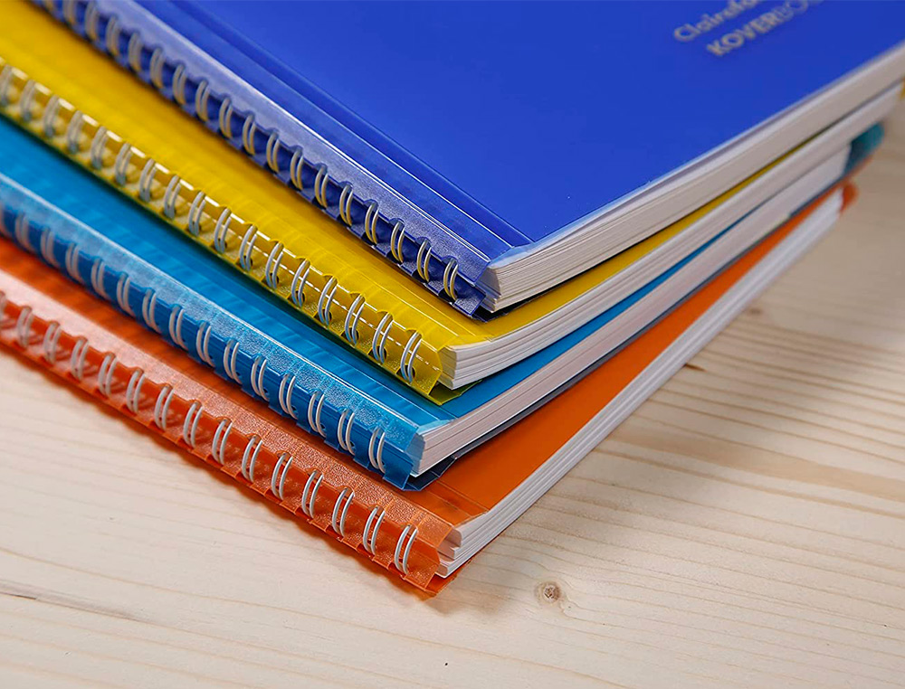 CARNET DE DESSIN KOVERBOOK A4 2 RABATS   POCHETTE        COULEURS ASSORTIES  22,5X29,7 CM BLANC 125G 100 PAGES