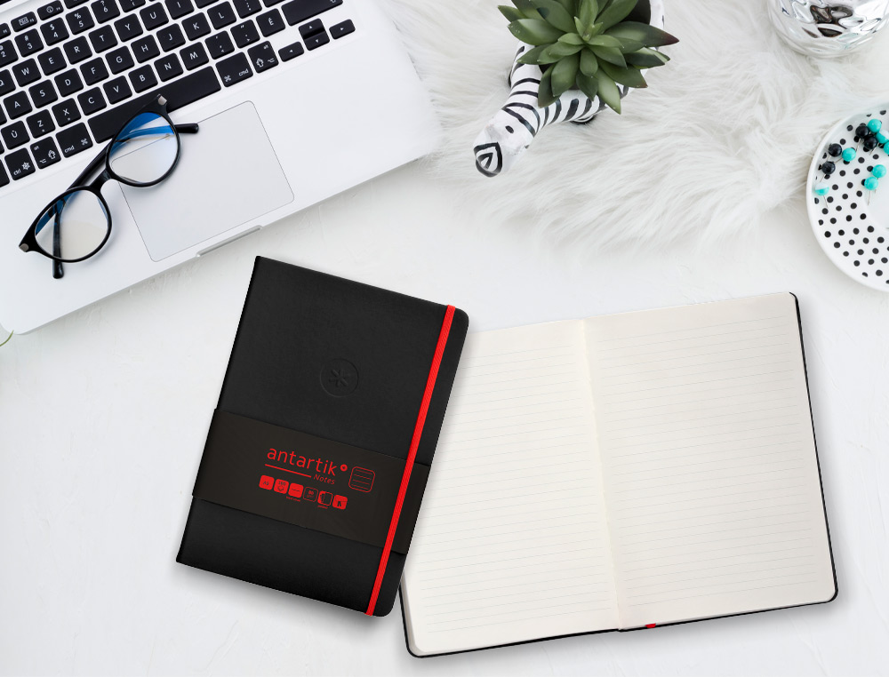CARNET FERMETURE ELASTIQUE ROUGE ANTARTIK NOTES COUVERTURE RIGIDE A5 LIGNE 100FEUILLES 80GR FSC COLORIS NOIR