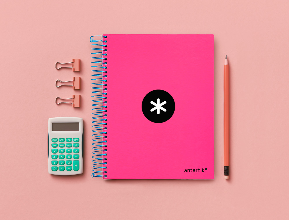 CAHIER SPIRALE ANTARTIK A5 240P 90G COUVERTURE REMBORDEE QUADRILLAGE 5MM 6 TROUS COIL-LOCK COLORIS ROSE FLUO