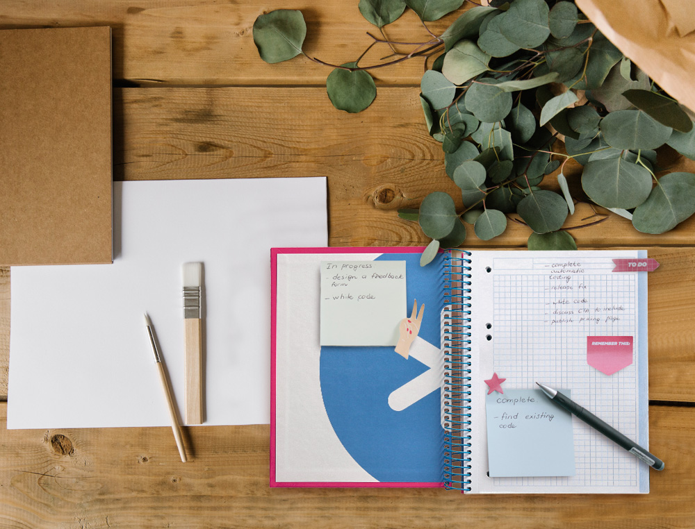 CAHIER SPIRALE ANTARTIK A5 240P 90G COUVERTURE REMBORDEE QUADRILLAGE 5MM 6 TROUS COIL-LOCK COLORIS ROSE FLUO