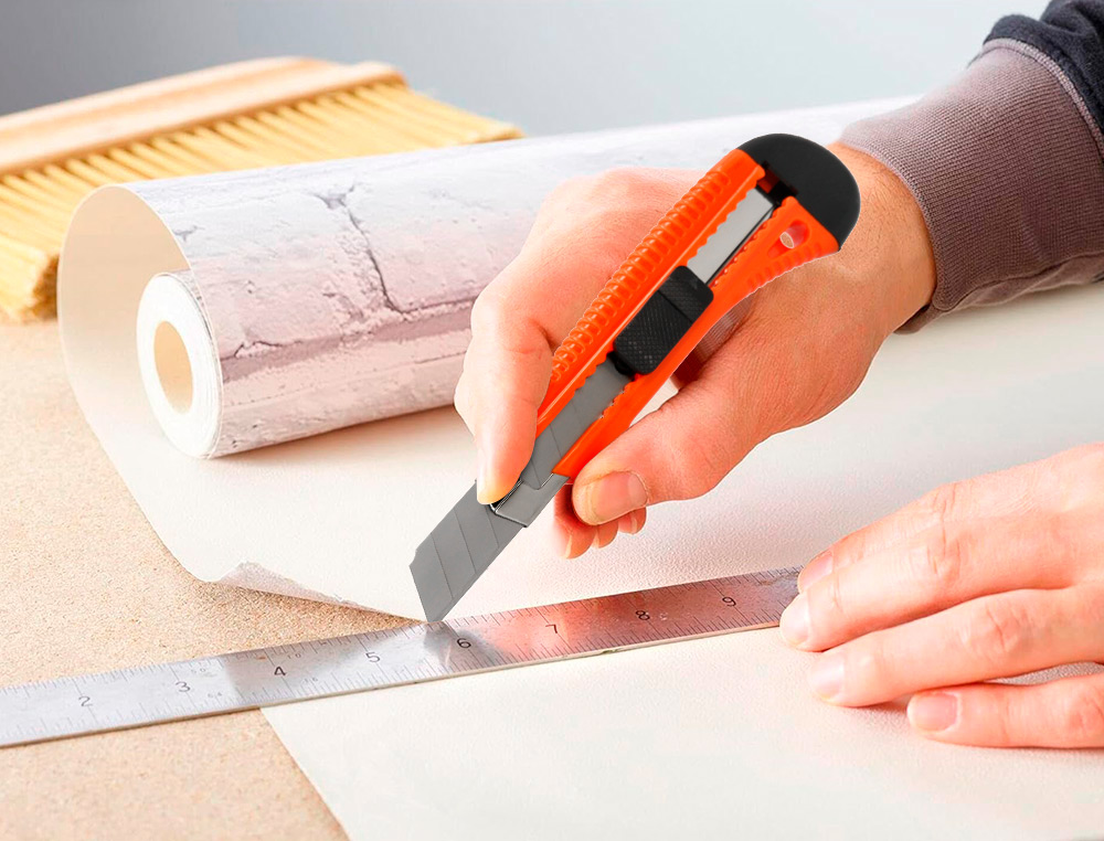 CUTTER XD-38 Q-CONNECT LARGE EN PLASTIQUE LAME 18MM RETRACTABLE INTERCHANGEABLE PRECOUPEE SPECIAL EMBALLAGE CARTON